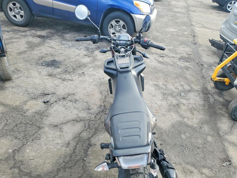 Продаж на аукціоні авто 2023 Husqvarna Vitpilen 401/svartpilen 401, vin: MD2JUJ403PC227145, номер лоту: 98449835