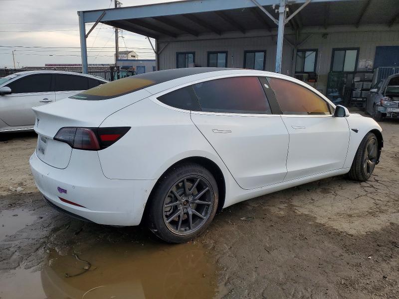 98876275 :رقم المزاد ، 5YJ3E1EAXJF076186 vin ، 2018 Tesla Model 3 مزاد بيع