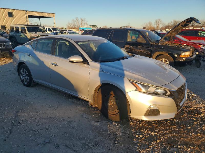 72440175 :رقم المزاد ، 1N4BL4BV7KC135046 vin ، 2019 Nissan Altima مزاد بيع