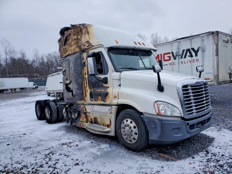 Auction sale of the 2015 Freightliner Cascadia 125, vin: 3AKGGLDV8FSGS4606, lot number: 98436735