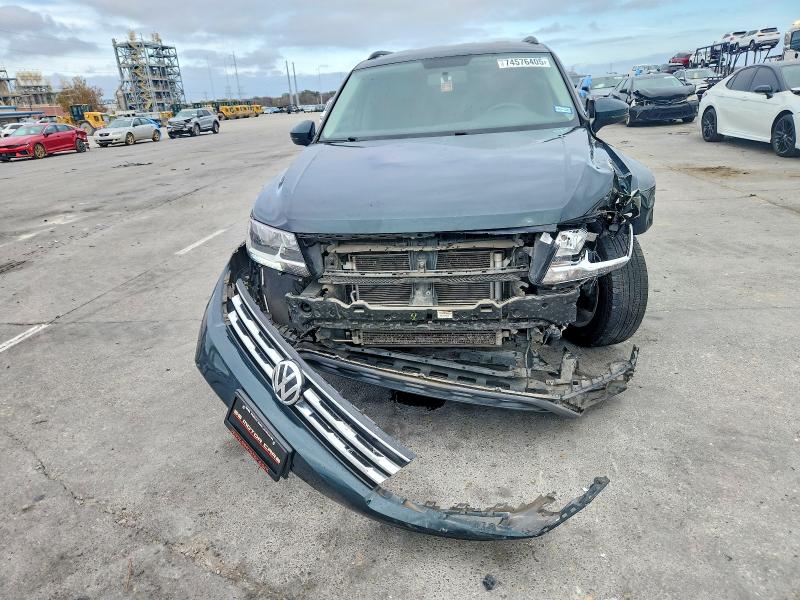 74576405 :رقم المزاد ، 3VV1B7AX2JM116240 vin ، 2018 Volkswagen Tiguan مزاد بيع