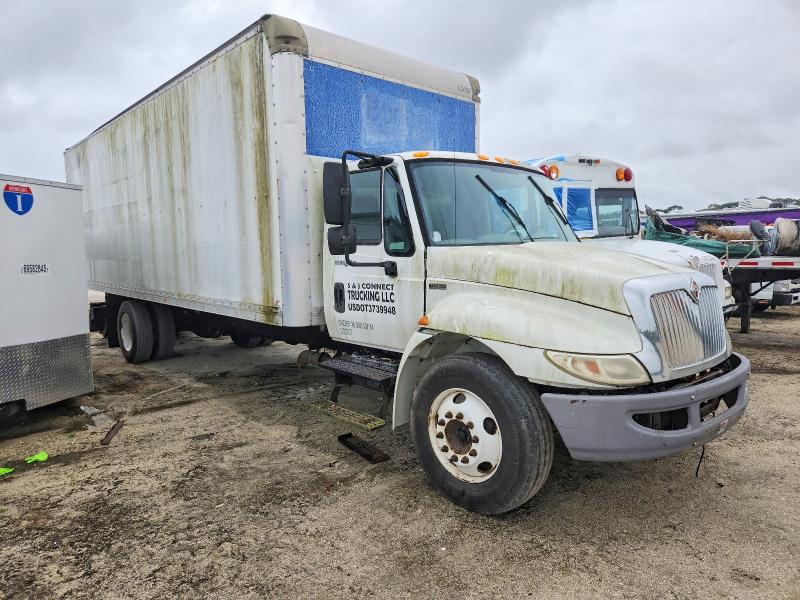 98907155 :رقم المزاد ، 1HTJTSKM3DH151528 vin ، 2013 International 4300 4300 مزاد بيع