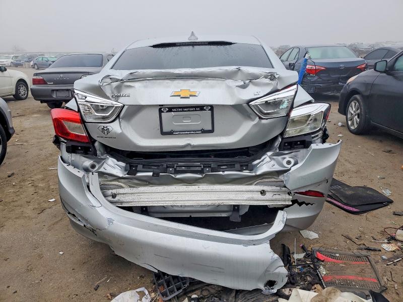 98370575 :رقم المزاد ، 1G1BE5SM1J7141829 vin ، 2018 Chevrolet Cruze مزاد بيع