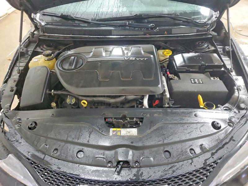 72320825 :رقم المزاد ، 1C3CCCDG0FN618464 vin ، 2015 Chrysler 200 مزاد بيع