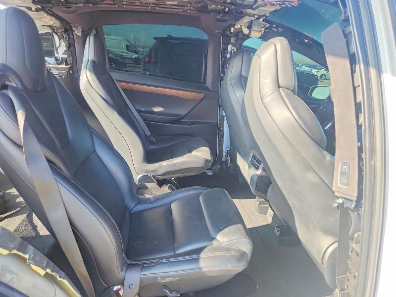 72566485 :رقم المزاد ، 5YJXCBE26JF139905 vin ، 2018 Tesla Model X مزاد بيع