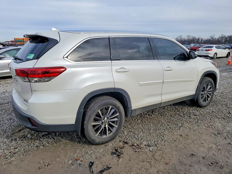 2019 Toyota Highlander მანქანა იყიდება აუქციონზე, vin: 5TDJZRFH3KS582736, აუქციონის ნომერი: 99919645