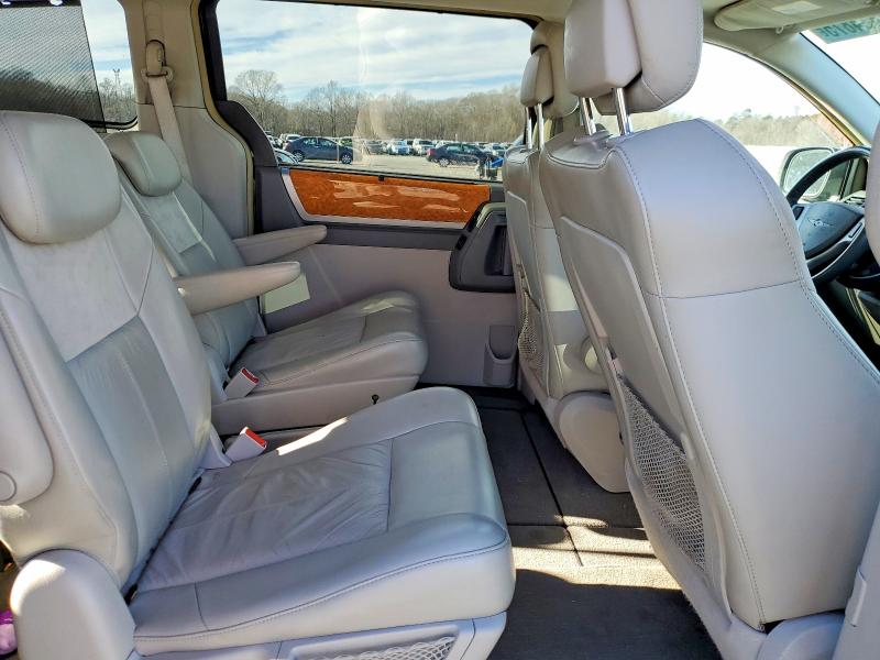 2010 Chrysler Town & Country მანქანა იყიდება აუქციონზე, vin: 2A4RR7DX3AR399565, აუქციონის ნომერი: 97834875