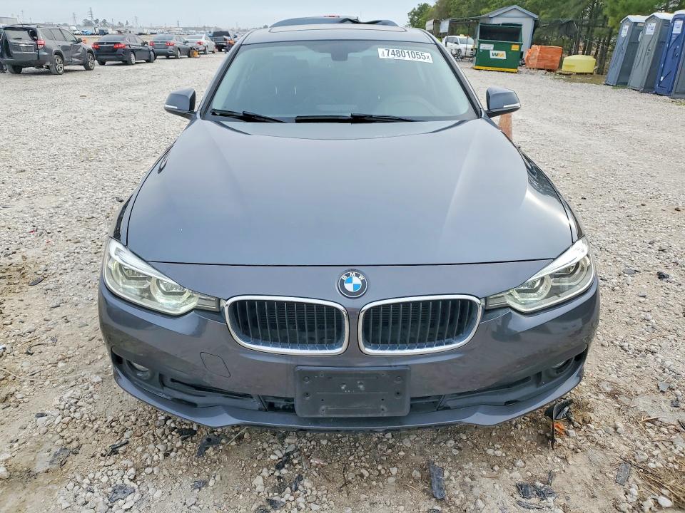 74801055 :رقم المزاد ، WBA8E1G51JNU92129 vin ، 2018 Bmw 320 مزاد بيع