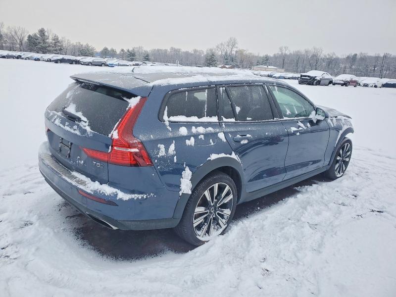 Продаж на аукціоні авто 2022 Volvo V60 Cross Country, vin: YV4102WK7N1088245, номер лоту: 73227575