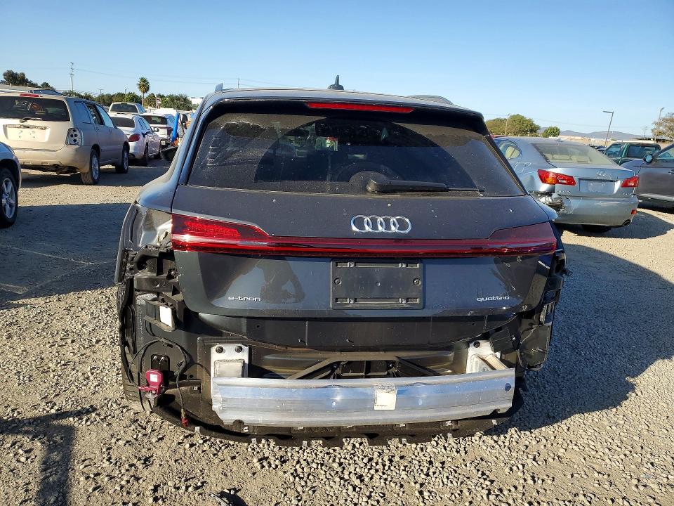 2022 Audi E-tron მანქანა იყიდება აუქციონზე, vin: WA1LAAGE7NB014081, აუქციონის ნომერი: 75254765