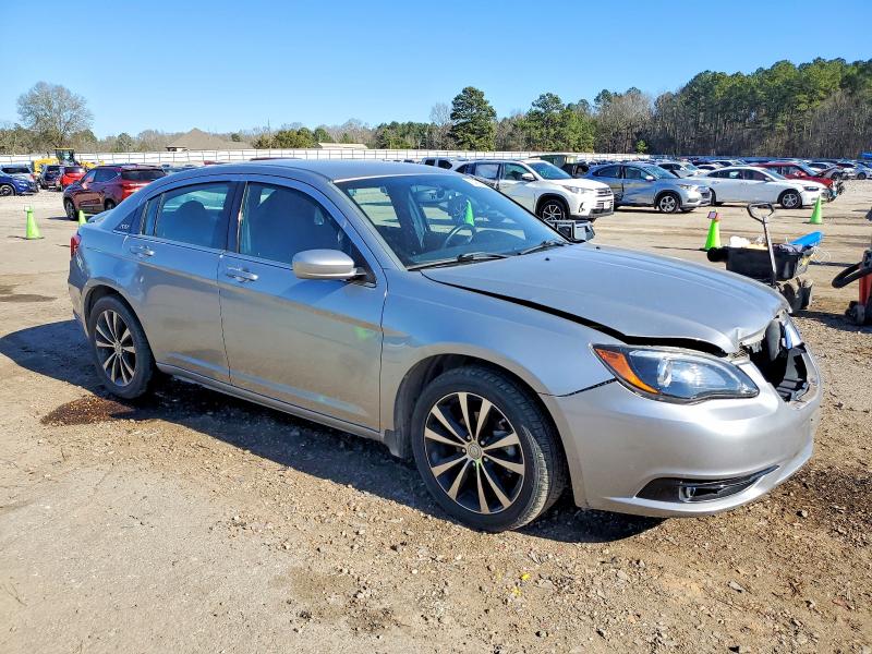 73465845 :رقم المزاد ، 1C3CCBBB2DN510216 vin ، 2013 Chrysler 200 مزاد بيع