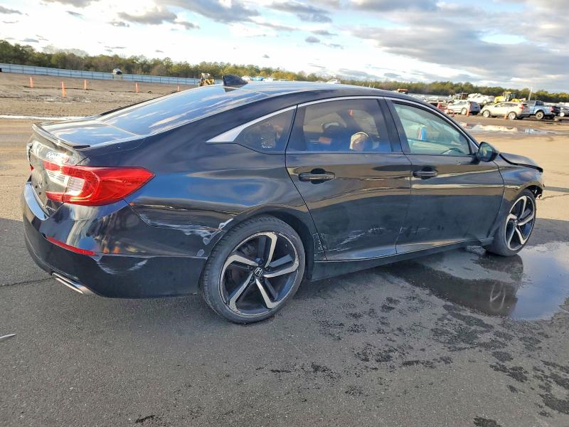 Auction sale of the 2019 Honda Accord, vin: 1HGCV1F33KA126261, lot number: 72348745