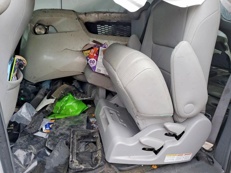 Продажа на аукционе авто 2017 Toyota Sienna, vin: 5TDYZ3DCXHS810324, номер лота: 75399075