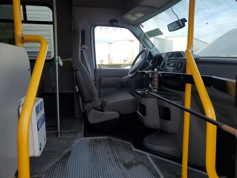 73412385 :رقم المزاد ، 1FDFE4FS9FDA02872 vin ، 2015 Ford E450sd Amb مزاد بيع