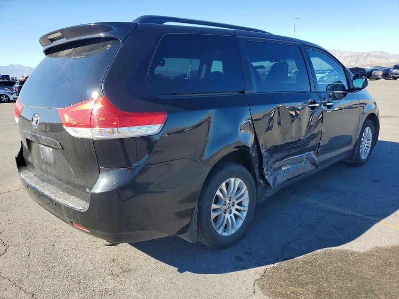 72915915 :رقم المزاد ، 5TDYK3DC4BS050306 vin ، 2011 Toyota Sienna مزاد بيع