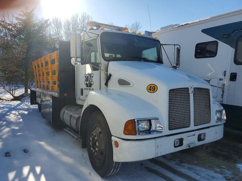 73656595 :رقم المزاد ، 2NKMHZ7XX3M385140 vin ، 2003 Kenworth Construction مزاد بيع