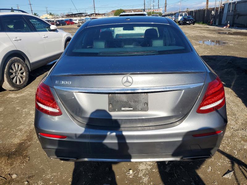 2018 Mercedes-benz E 300 მანქანა იყიდება აუქციონზე, vin: WDDZF4JB5JA335625, აუქციონის ნომერი: 99332895