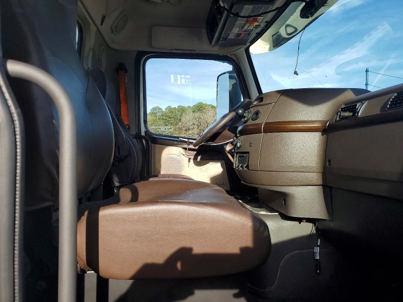 72864635 :رقم المزاد ، 4V4N39TG9HN987968 vin ، 2017 Volvo Vn Vnl مزاد بيع