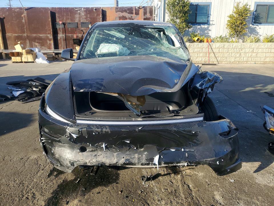2026 Tesla Model Y მანქანა იყიდება აუქციონზე, vin: 7SAYGDED1TF413944, აუქციონის ნომერი: 75599495