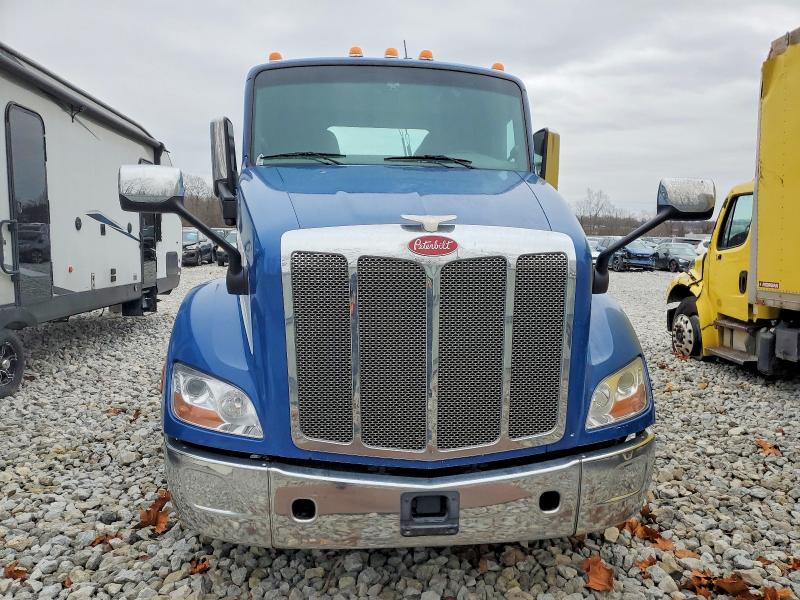 Продажа на аукционе авто 2017 Peterbilt Tractor 579, vin: 1XPBDP9X2HD432212, номер лота: 72363565
