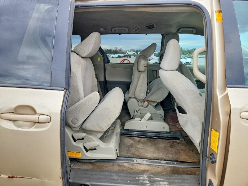 73469805 :رقم المزاد ، 5TDKK3DC5DS367424 vin ، 2013 Toyota Sienna مزاد بيع