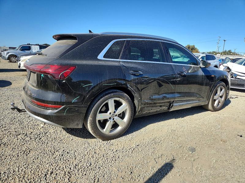 Продажа на аукционе авто 2019 Audi E-tron, vin: WA1LAAGE9KB024428, номер лота: 75000045