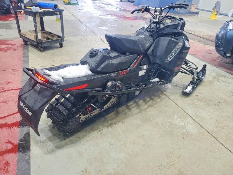 97970415 :رقم المزاد ، 2BPSUUHD1HV000089 vin ، 2017 Ski Doo Rev مزاد بيع