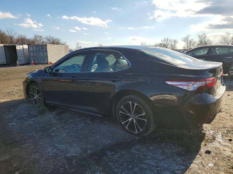 73727205 :رقم المزاد ، 4T1B11HK3JU111634 vin ، 2018 Toyota Camry مزاد بيع