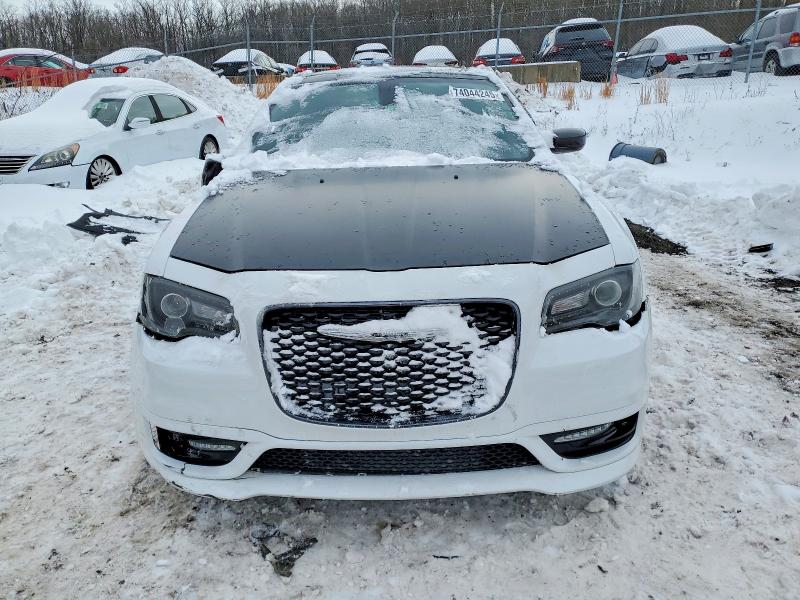 2019 Chrysler 300 მანქანა იყიდება აუქციონზე, vin: 2C3CCABT4KH704870, აუქციონის ნომერი: 74044245