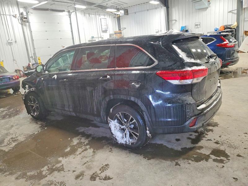 97633745 :رقم المزاد ، 5TDBZRFH8JS827579 vin ، 2018 Toyota Highlander مزاد بيع