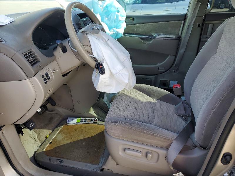 74264405 :رقم المزاد ، 5TDKK4CC8AS337076 vin ، 2010 Toyota Sienna مزاد بيع