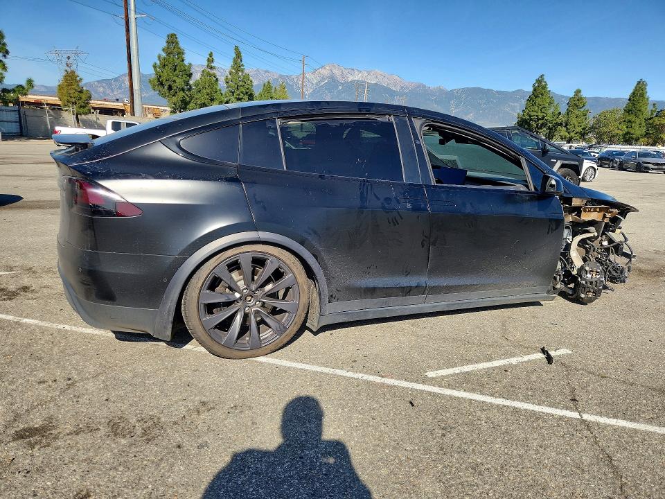 74792355 :رقم المزاد ، 7SAXCBE58NF328381 vin ، 2022 Tesla Model X مزاد بيع
