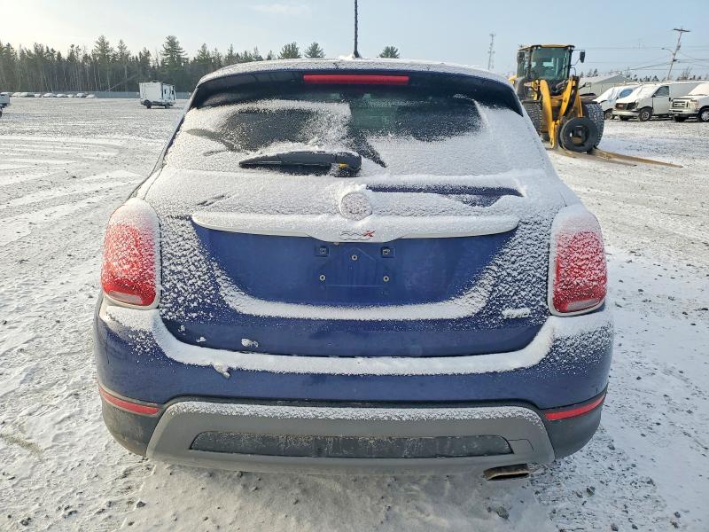 99676585 :رقم المزاد ، ZFBCFYCB8HP556179 vin ، 2017 Fiat 500x مزاد بيع