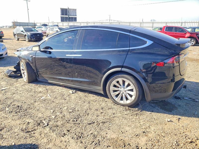 Продажа на аукционе авто 2017 Tesla Model X, vin: 5YJXCAE2XHF077364, номер лота: 72217125
