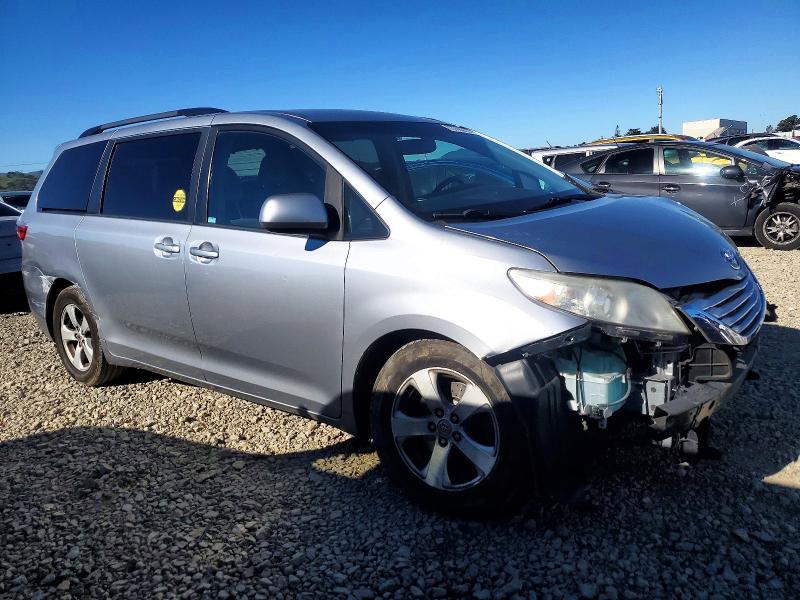 73748035 :رقم المزاد ، 5TDKZ3DC6HS833525 vin ، 2017 Toyota Sienna Le مزاد بيع