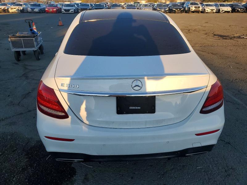 73228485 :رقم المزاد ، WDDZF4JB1JA371702 vin ، 2018 Mercedes-benz E مزاد بيع
