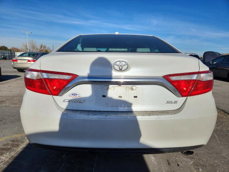 73948965 :رقم المزاد ، 4T1BF1FK7HU338226 vin ، 2017 Toyota Camry مزاد بيع