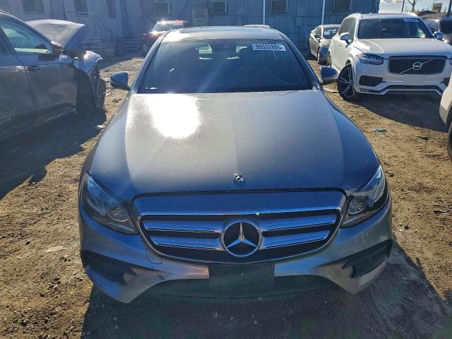 2018 Mercedes-benz E 300 მანქანა იყიდება აუქციონზე, vin: WDDZF4JB5JA335625, აუქციონის ნომერი: 99332895