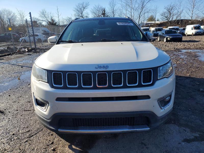 97858045 :رقم المزاد ، 3C4NJCCB4JT301733 vin ، 2018 Jeep Compass مزاد بيع