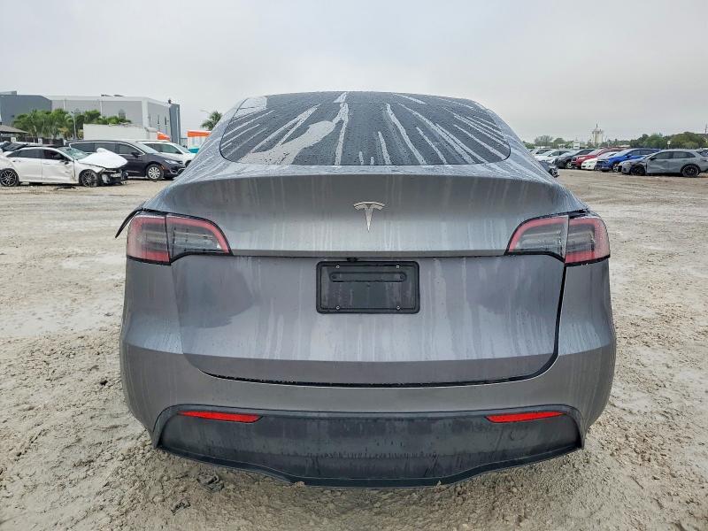 2024 Tesla Model Y მანქანა იყიდება აუქციონზე, vin: 7SAYGDED4RF200687, აუქციონის ნომერი: 72526775