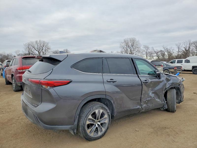 75268615 :رقم المزاد ، 5TDHZRBH9NS225375 vin ، 2022 Toyota Highlander مزاد بيع