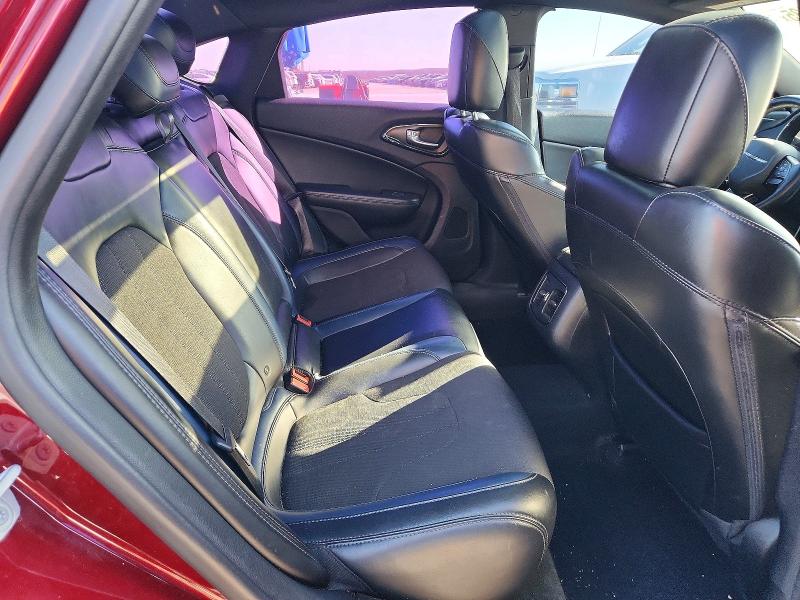 99011035 :رقم المزاد ، 1C3CCCDG0GN110450 vin ، 2016 Chrysler 200 مزاد بيع