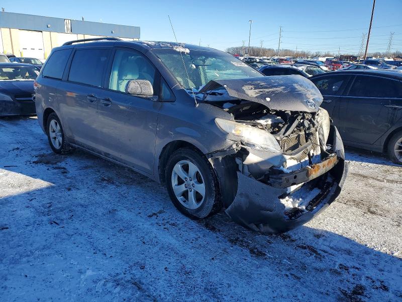 73163065 :رقم المزاد ، 5TDKK3DCXDS347802 vin ، 2013 Toyota Sienna مزاد بيع