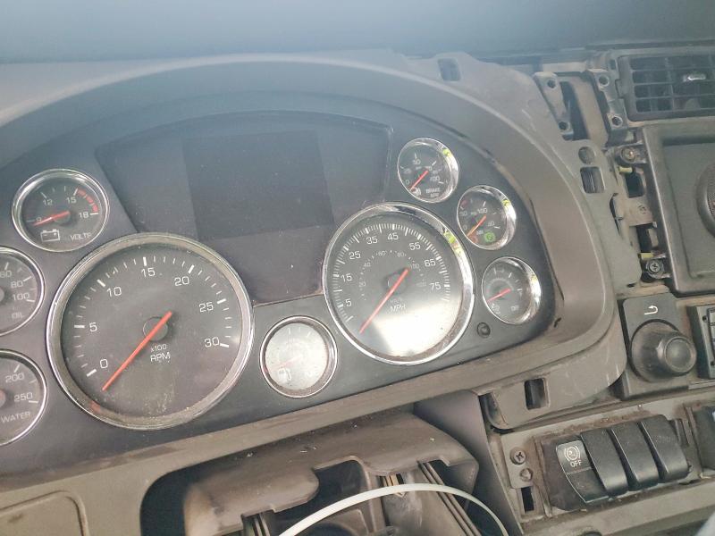72812985 :رقم المزاد ، 1XKYA48X8FJ403496 vin ، 2015 Kenworth T680 مزاد بيع