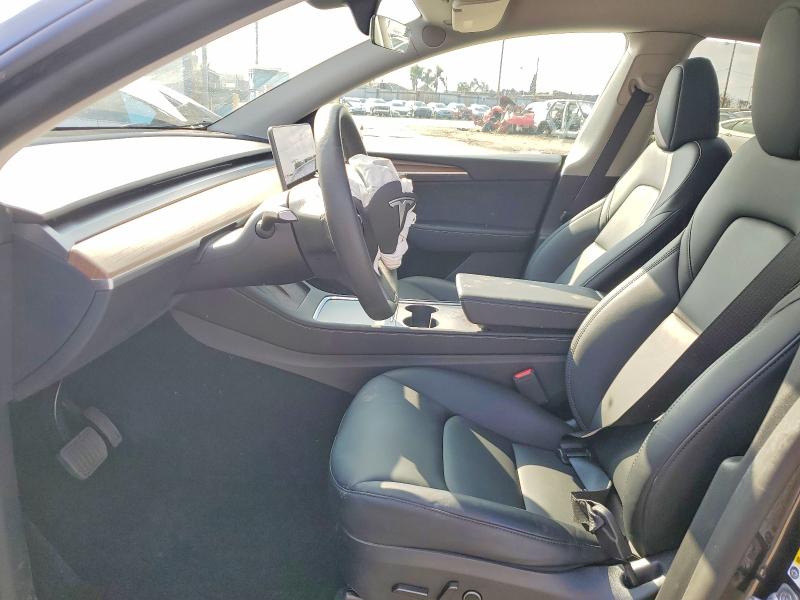 74670845 :رقم المزاد ، 7SAYGAEE1SF302445 vin ، 2025 Tesla Model Y مزاد بيع