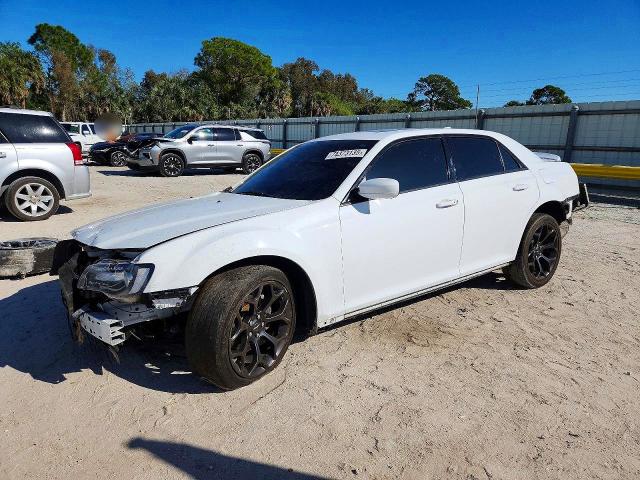 Продажа на аукционе авто 2020 Chrysler 300, vin: 2C3CCABT6LH180641, номер лота: 74373135