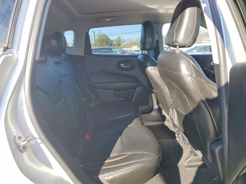 97858045 :رقم المزاد ، 3C4NJCCB4JT301733 vin ، 2018 Jeep Compass مزاد بيع