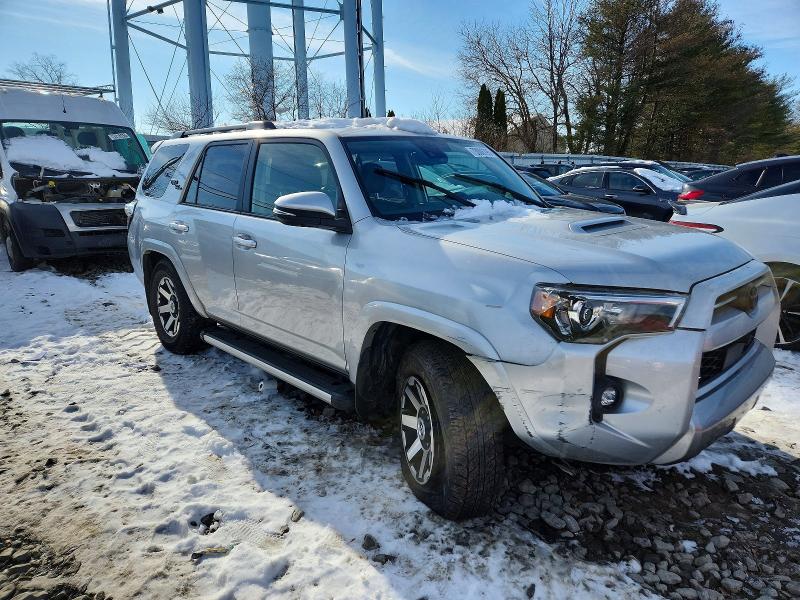 73006795 :رقم المزاد ، JTERU5JR5N5984614 vin ، 2022 Toyota 4runner مزاد بيع