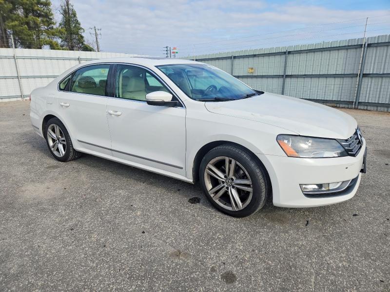 2015 Volkswagen Passat Sel მანქანა იყიდება აუქციონზე, vin: 1VWCV7A32FC003843, აუქციონის ნომერი: 99646345