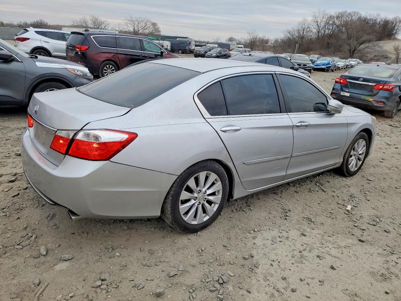 2013 Honda Accord მანქანა იყიდება აუქციონზე, vin: 1HGCR2F78DA102330, აუქციონის ნომერი: 55725996